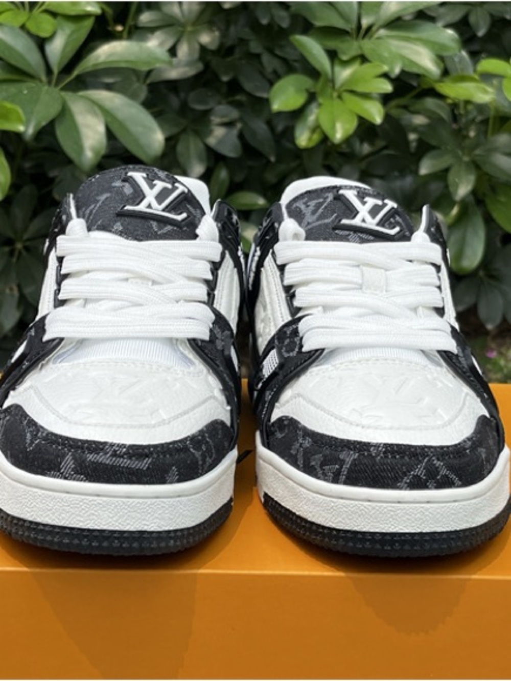 Louis Vuitton Trainers - Picture 7 of 9